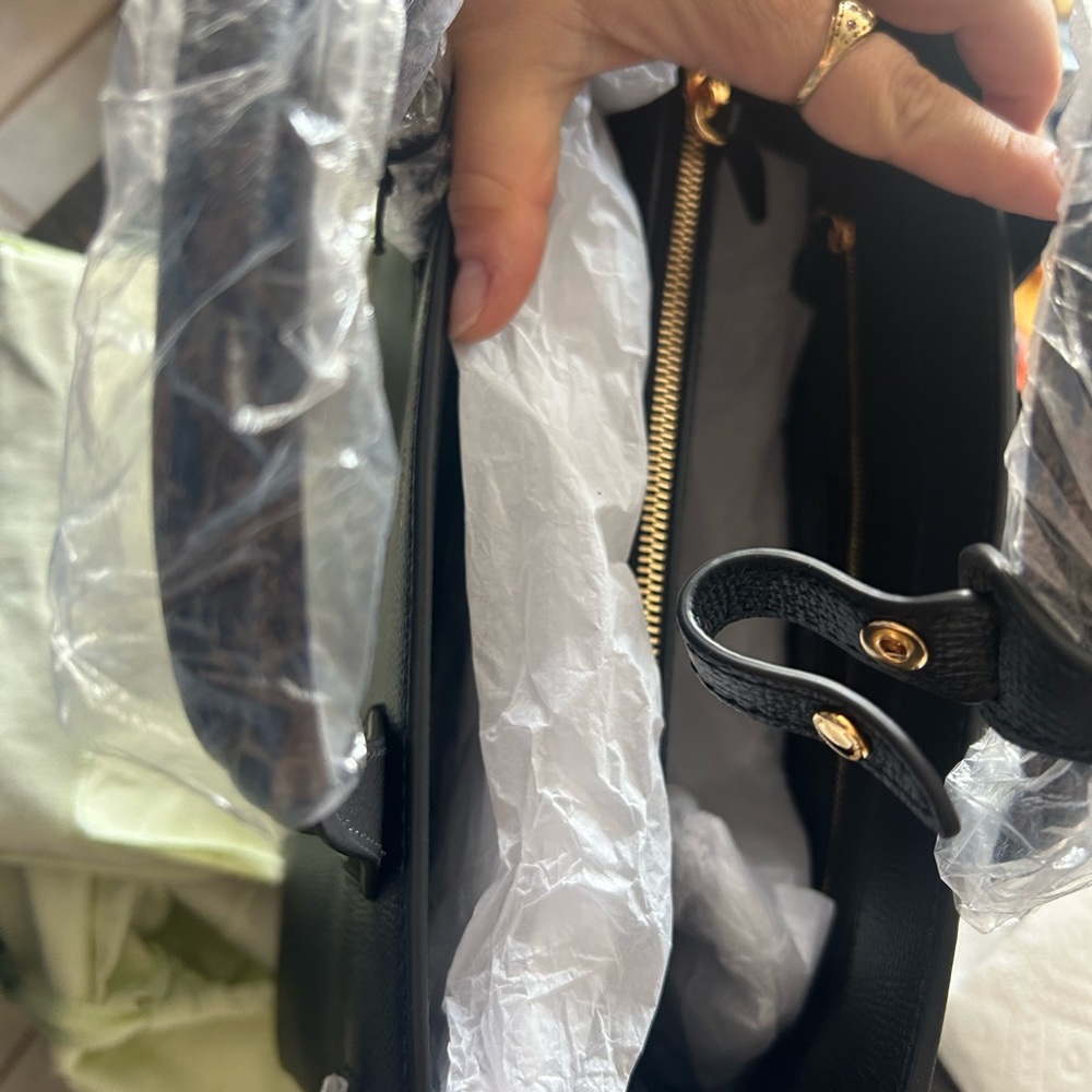 Brand new Burberry bag and wallet - Picture 9 of 11